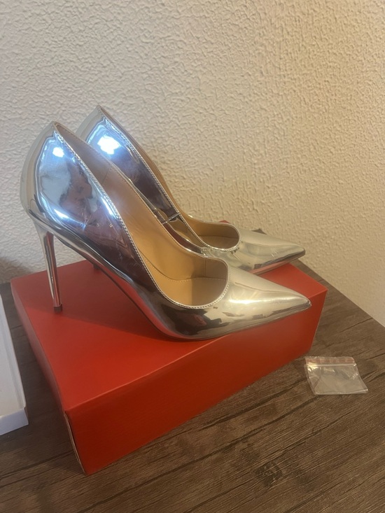 Lucy Shoes - Lucy Metallic Silver Pointed-Toe Stiletto Pumps
